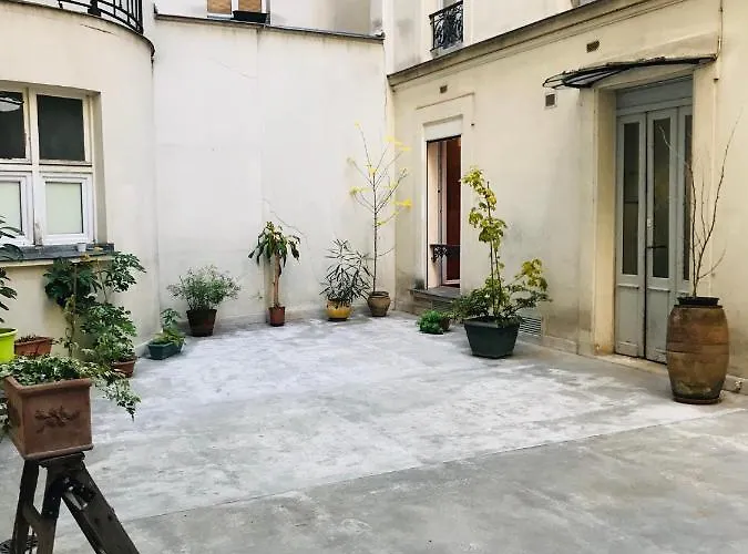 Abbesses Montmartre * باريس